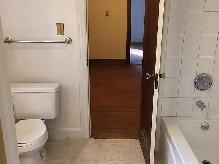 570 Fairfield St — Photo 2