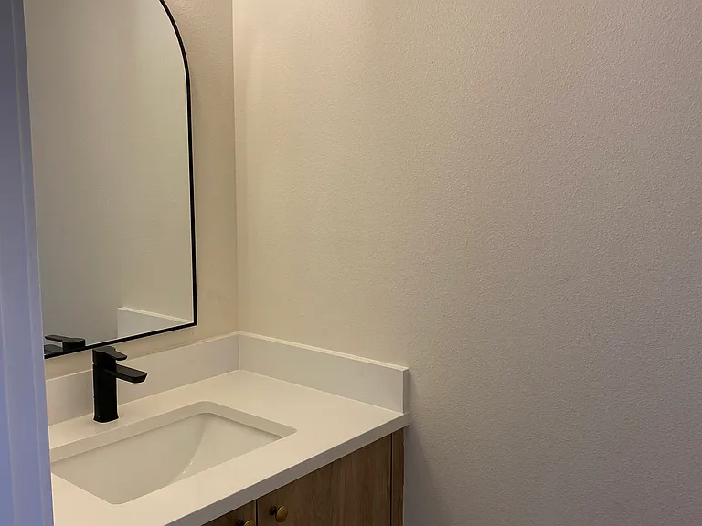 7519 N Clarendon Ave #4 — Photo 3