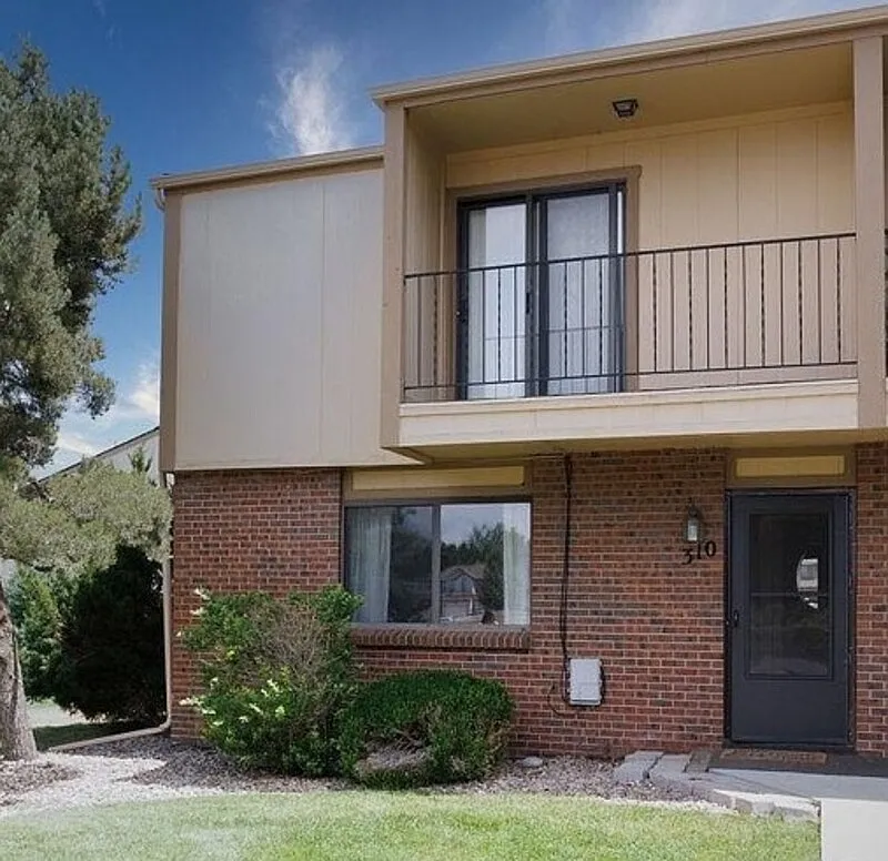 3 bed, 2.5 bath, 1950 sqft, $2,800 — Photo 1