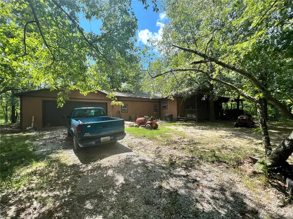 2742 Farthing Rd, Odin, IL 62870