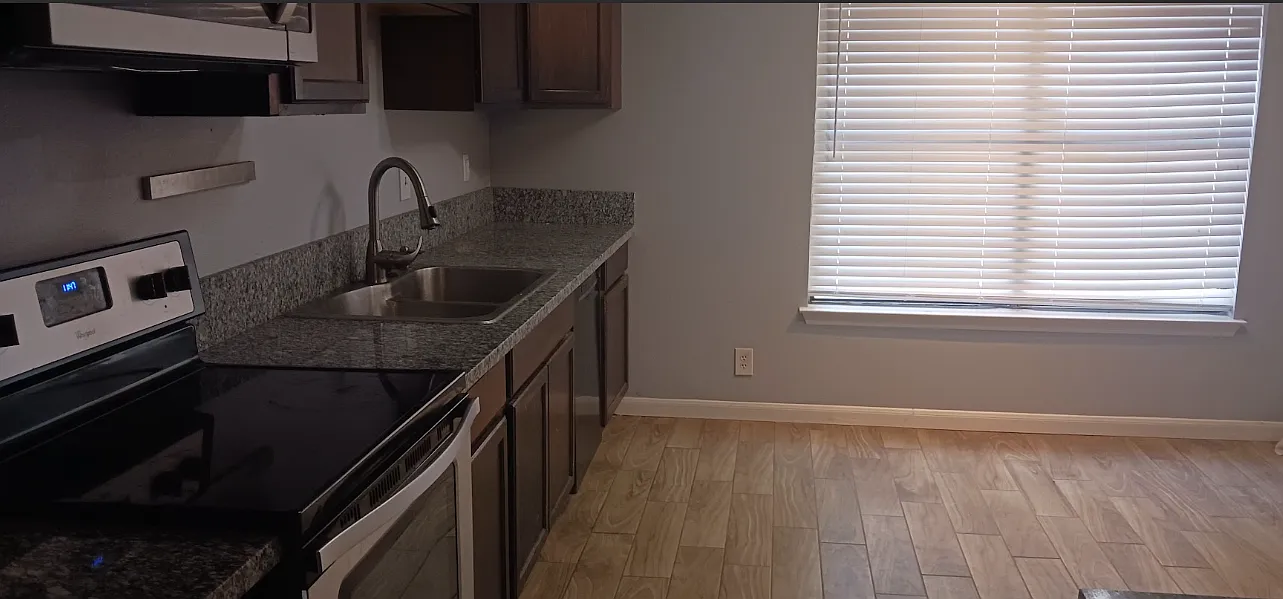 4 bed, 2.5 bath, 2278 sqft, $2,150 — Photo 4
