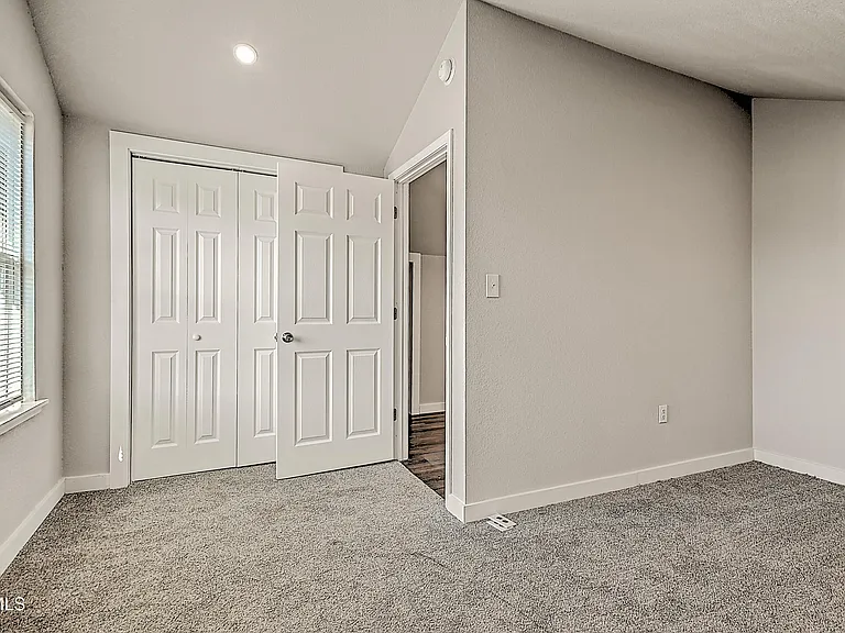 488 Virgil Ave — Photo 21