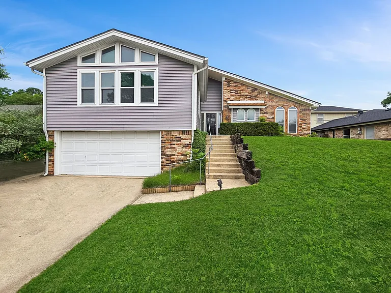 408 Cavender Ct — Photo 1