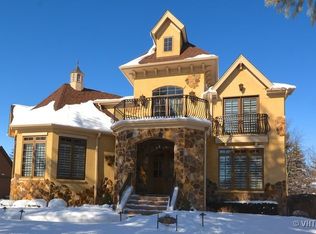 941 E Hillside Rd, Naperville, IL 60540