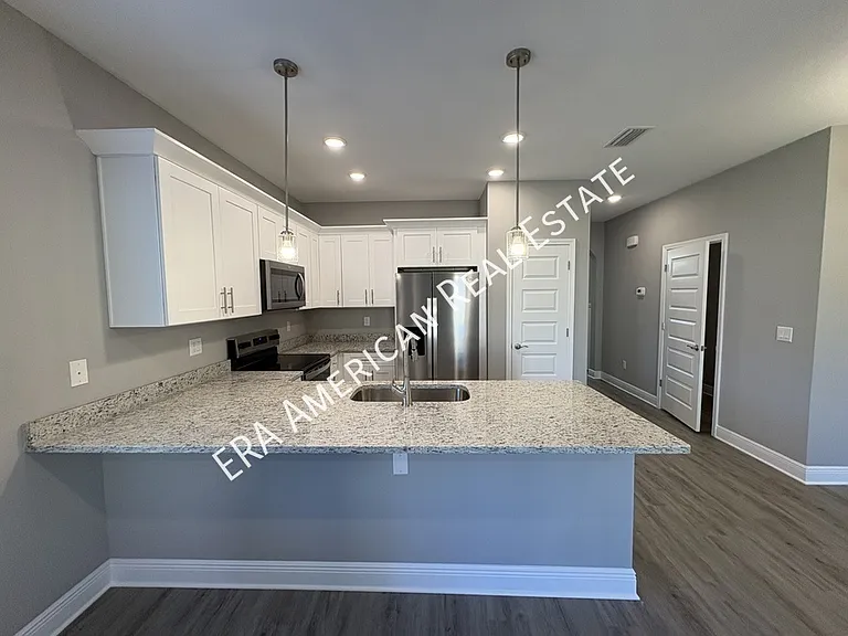 838 Fairview Dr — Photo 10