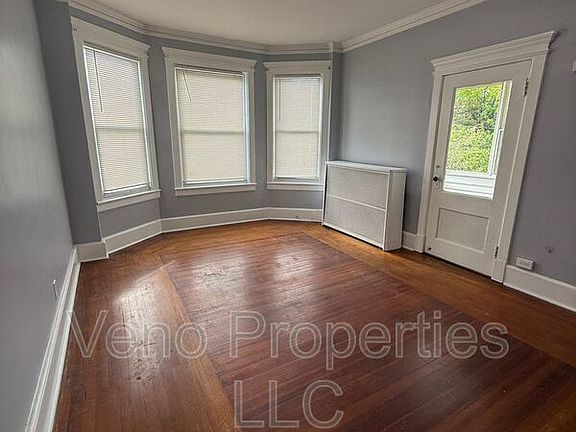5th image of 50 Manning Blvd APT 4