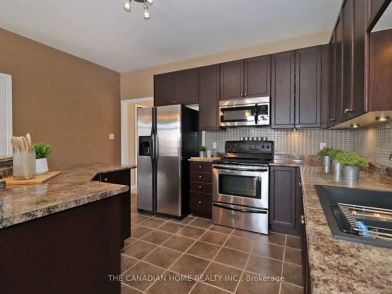 35 Cousins St — Photo 10