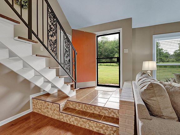 4th image of 6331 Twin Oaks Dr