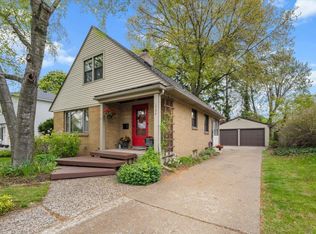 1730 Cambridge Dr SE, Grand Rapids, MI 49506