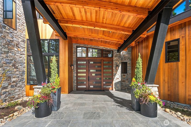 3rd image of 581 Gold Leaf Lane