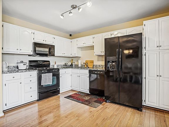 2nd image of 2816 Brier Pond Cir