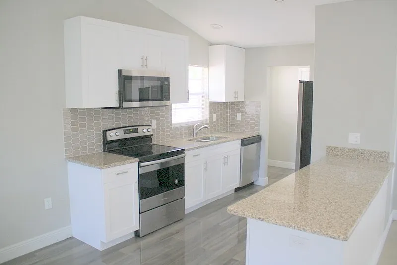 Beautifully updated over size 2 bed 2 bath 1 car garage home! — Photo 2