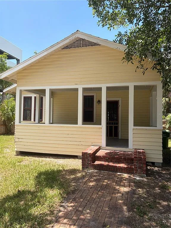 2 bed, 1.0 bath, 905 sqft, $2,000 — Photo 1