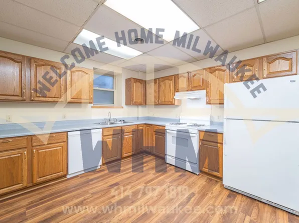 3650 E Barnard Ave, Cudahy, WI 53110