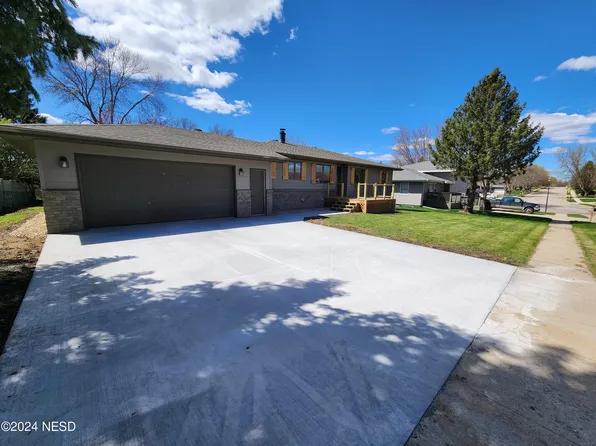 715 13th St NE, Watertown, SD 57201