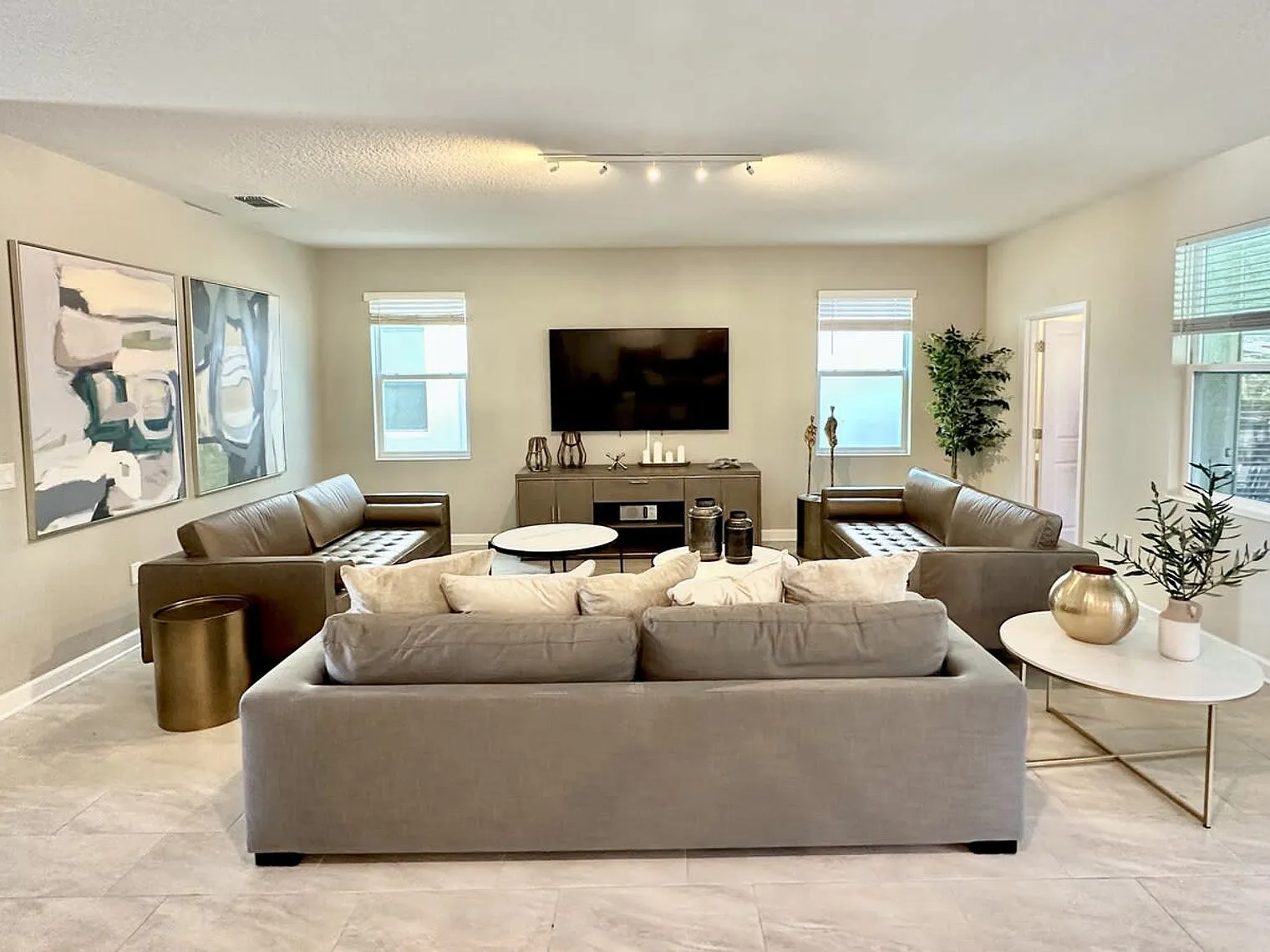 6 bed, 6.0 bath, 3272 sqft, $7,363 — Photo 2