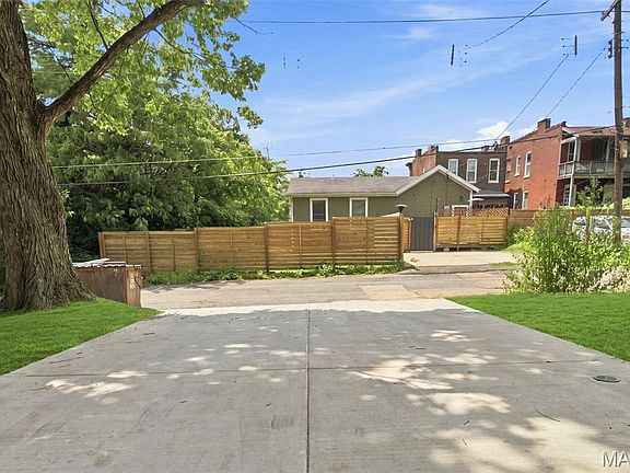 4th image of 2734 Geyer Ave