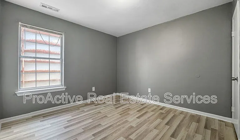 1100 Wilson Rd #7 — Photo 9