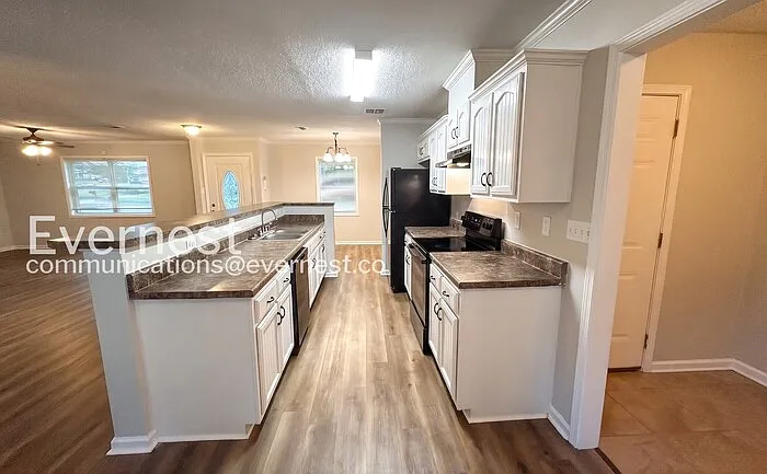 8250 Chesterfield Dr — Photo 5
