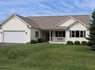 418 Maple Ln, Williams Bay, WI 53191