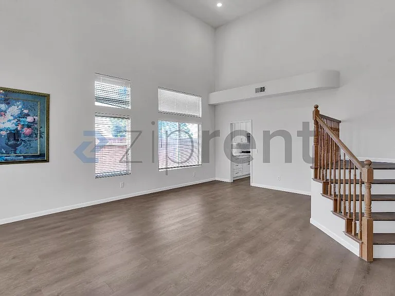 1001 Sandhurst Dr — Photo 8