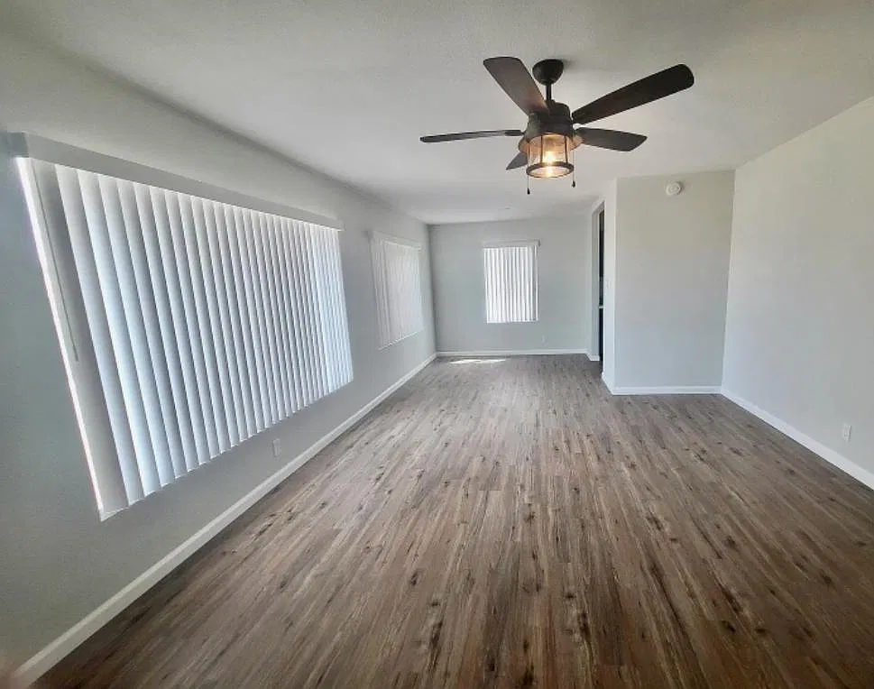 401 Balsam St — Photo 2