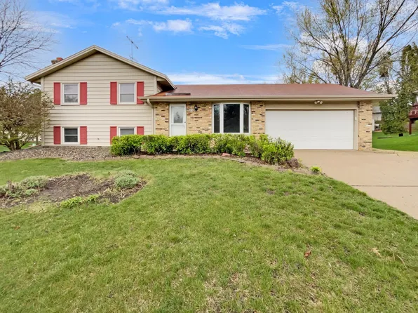 8456 Isle Ave S, Cottage Grove, MN 55016