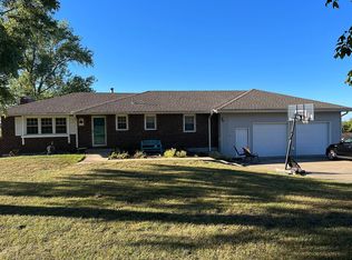 15059 Meadow Ln, Bonner Springs, KS 66012