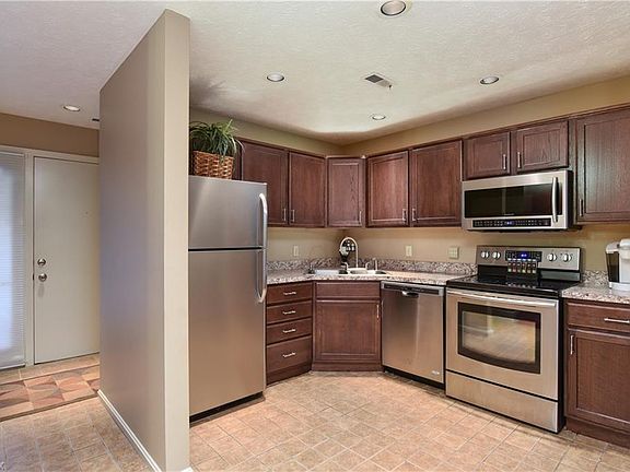 4th image of 4460 Willow Creek Dr SE