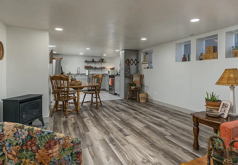 957 E Center St #B — Photo 9