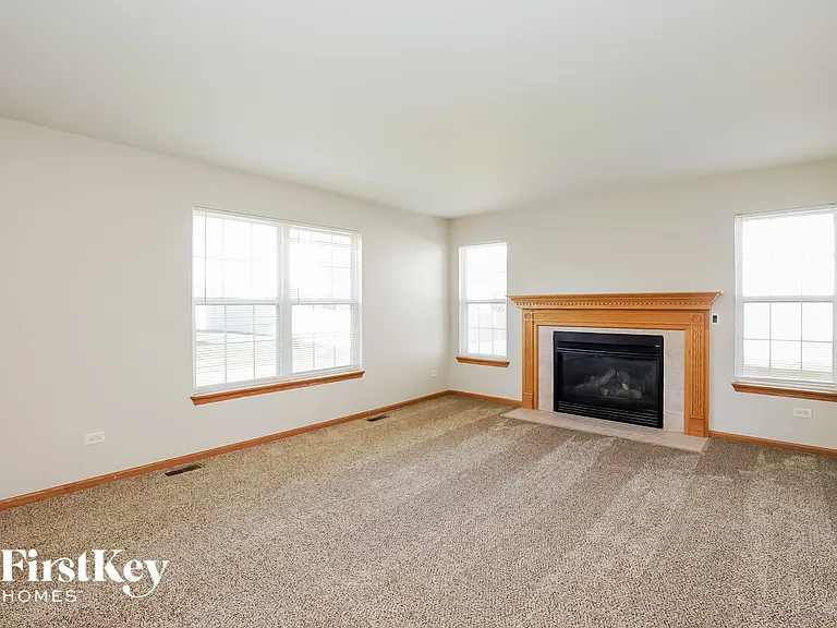 16460 Kingsbrook Dr — Photo 2