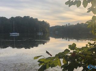 10 Holiday Shores Rd, Scottsboro, AL 35769