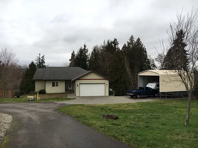 1329 Salt Point Pl E photo 1