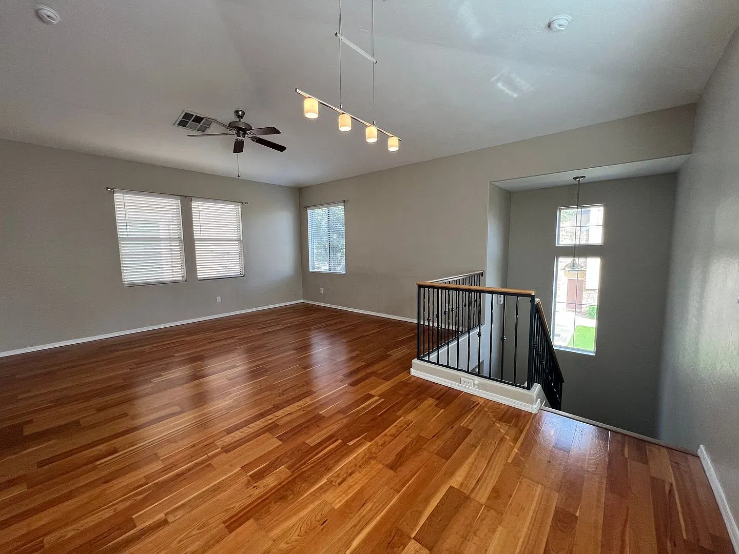 Adorable townhome in Arbor Walk, steps from downtown Gilbert — Photo 4