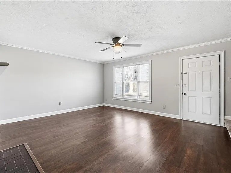 6148 Winfield Ct — Photo 5