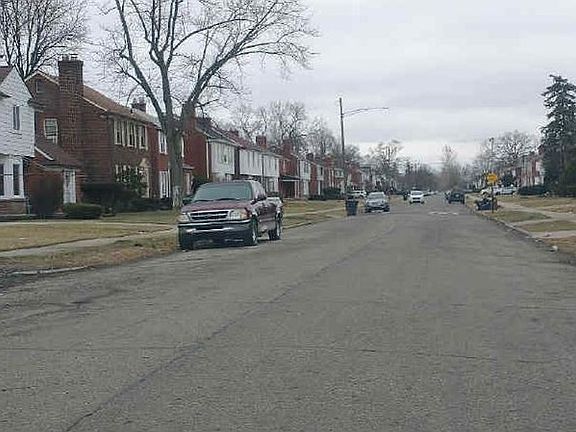 Exterior Neighborhood (street photo)