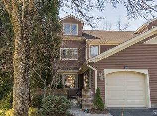 256 Westervelt Ln, Mahwah, NJ 07430