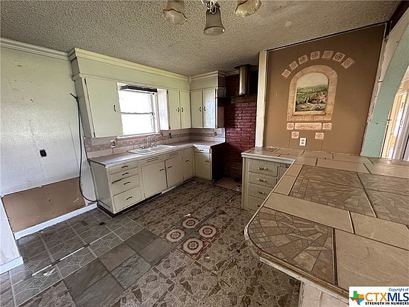 3rd image of 3509 Woodlawn St