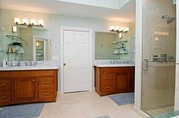 2nd image of 1049 W Wrightwood Ave #2