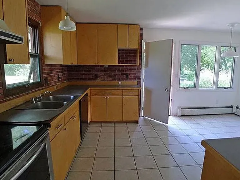 183 Barrytown Rd — Photo 6