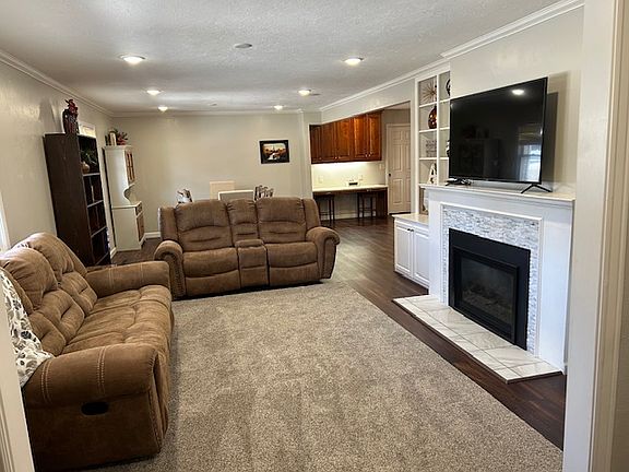 2nd image of 522 Linden Ave
