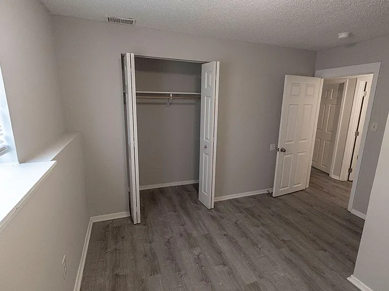 215 Wheaton Ct — Photo 26