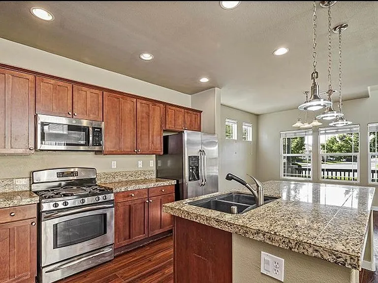 1305 Par Three Dr — Photo 2