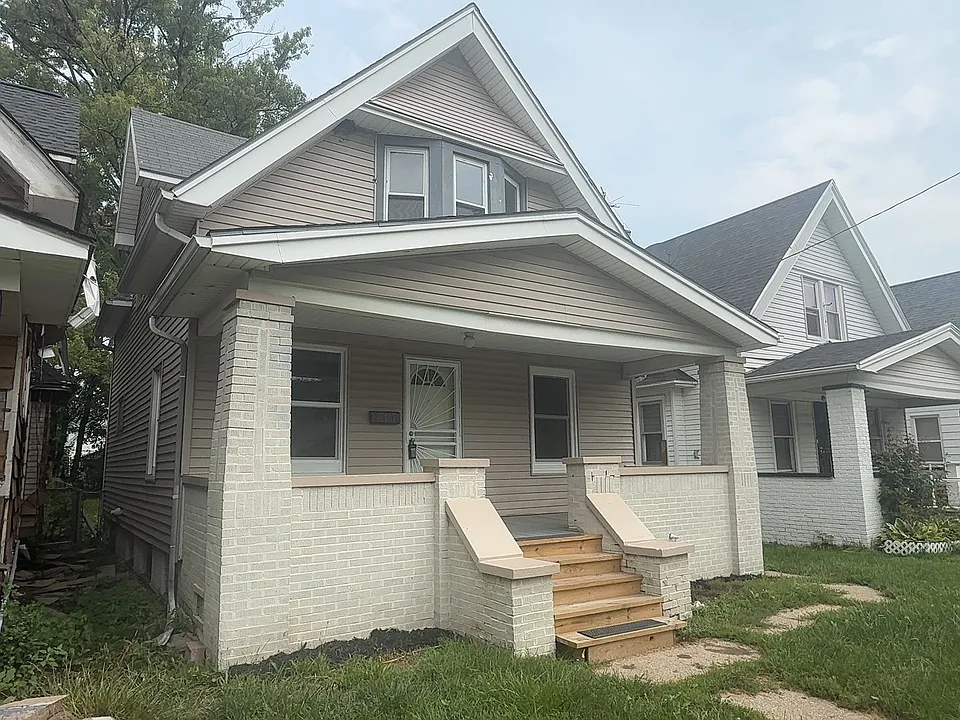 247 E Pearl St