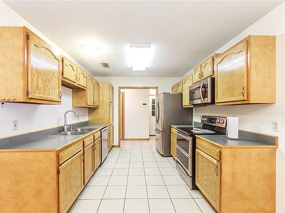 4th image of 225 T Leigh Dr