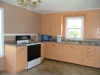 5th image of 70 Davis Ln