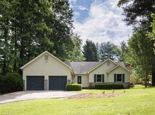 5 Sioux Dr, Hendersonville, NC 28739
