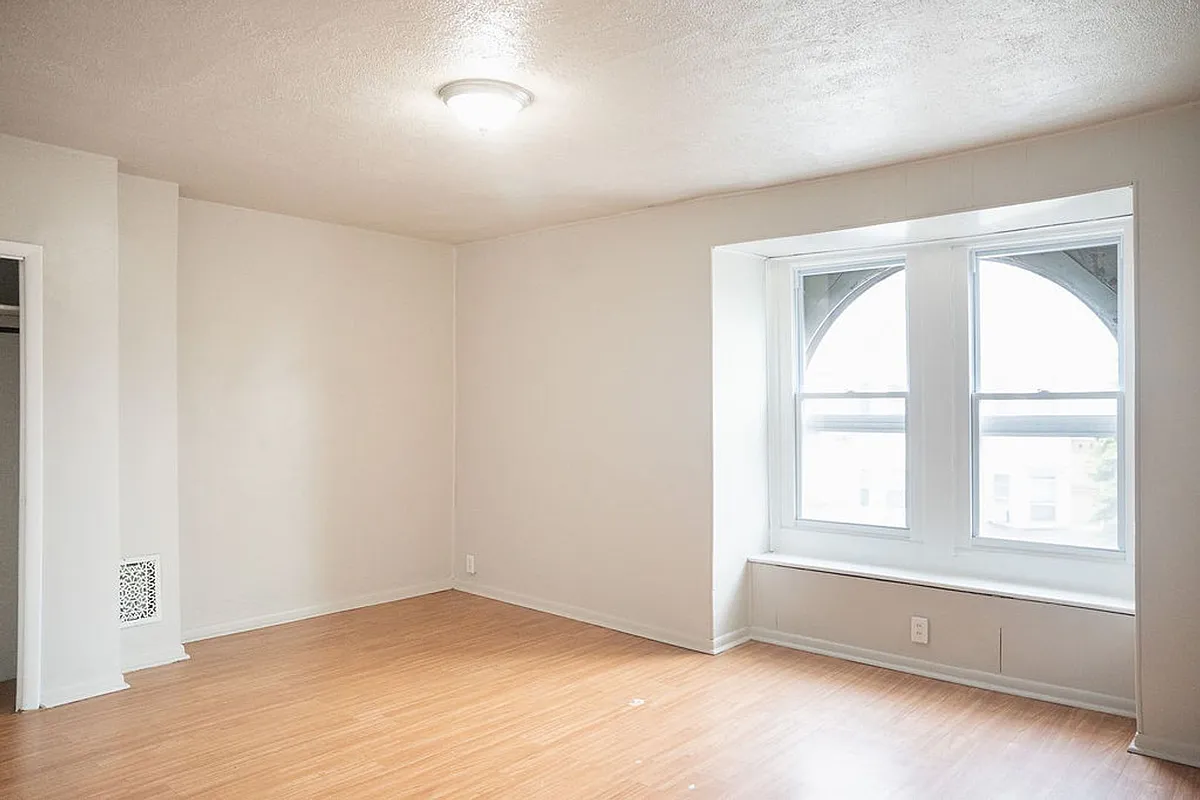 Building Photo - 516 W Tilghman St