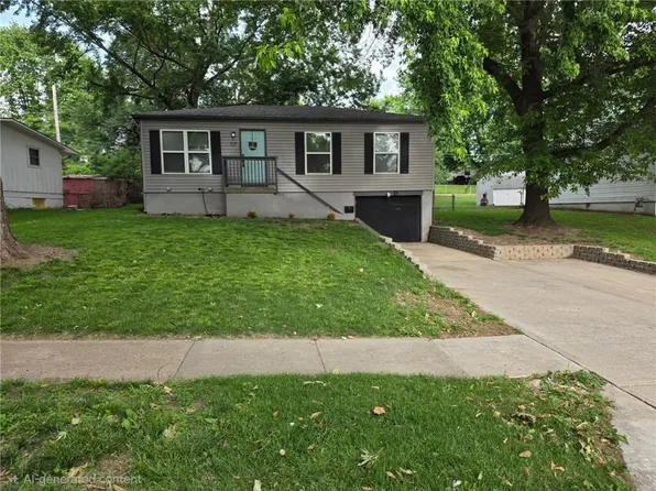 317 N Cochise Dr, Independence, MO 64056