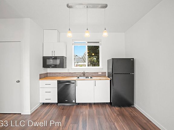 5th image of 4386 N Gantenbein Ave #B